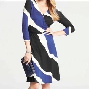 Ann Taylor Jersey Eclipse Print Wrap Black Blue Cream Mini Dress size 4